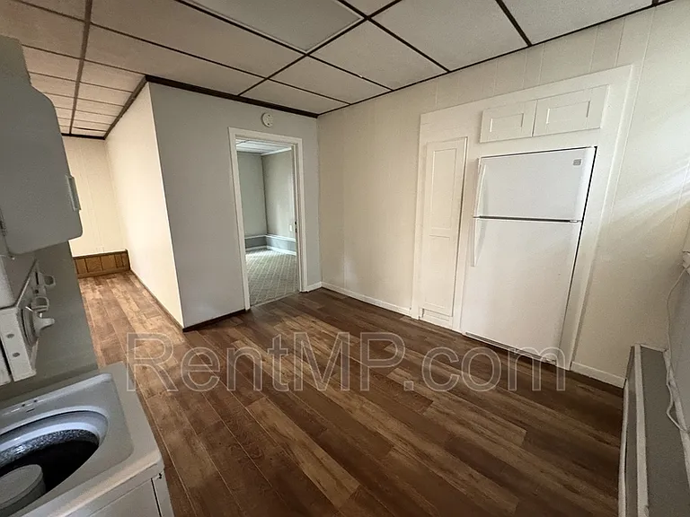 931 S Fancher Ave #B — Photo 6