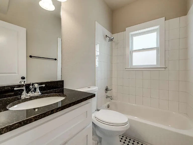 1318 Fairmount Ave — Photo 16
