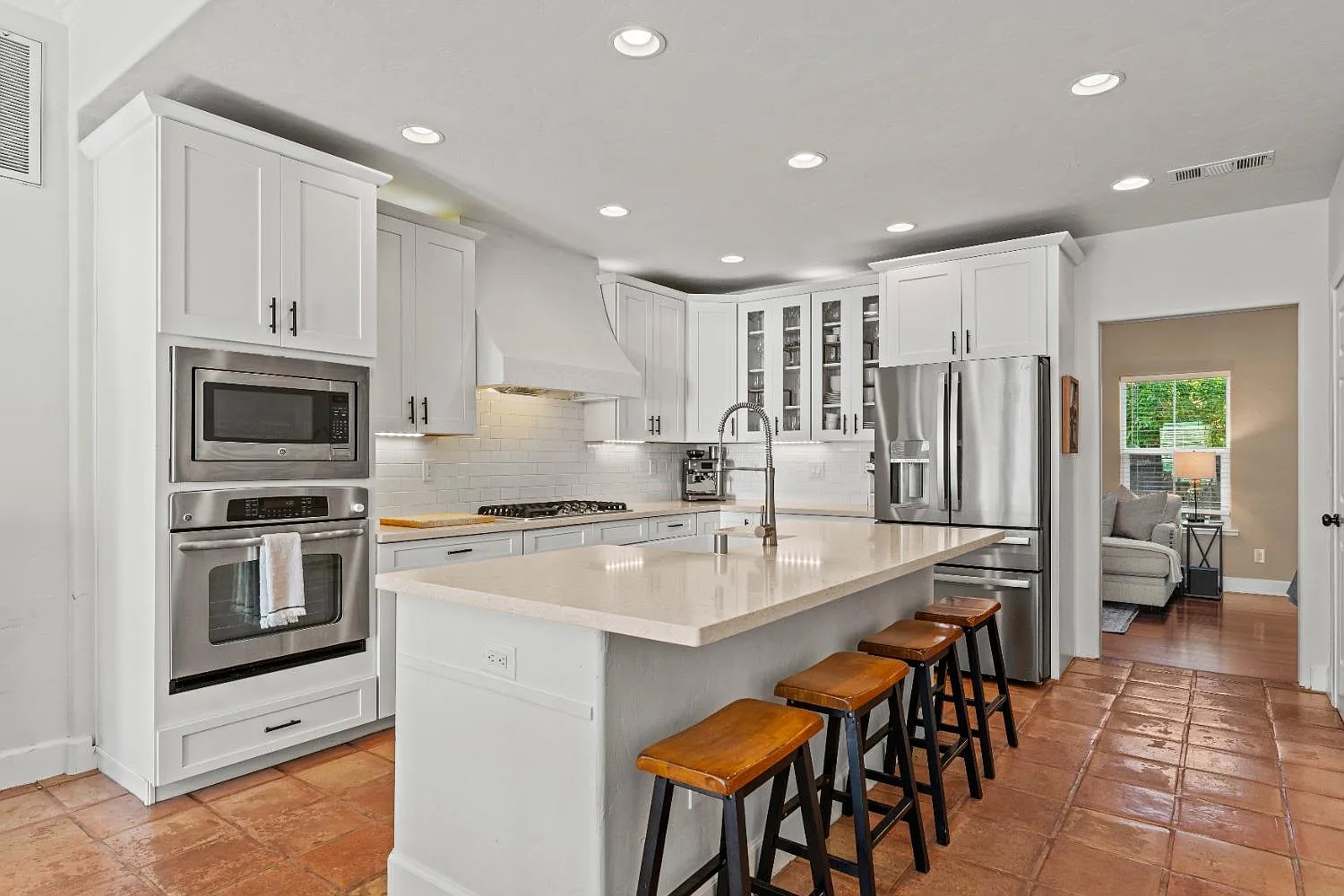 866 5th St photo 1