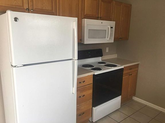 2nd image of 607 Glen Ct