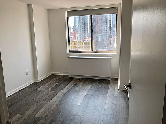 3rd image of 520 W 43rd St #A18