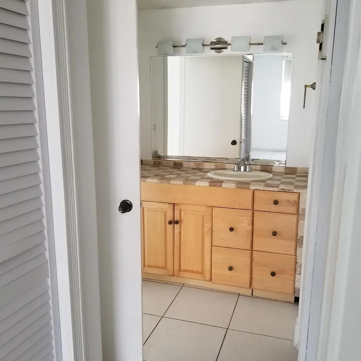1 bed, 1.5 bath, 762 sqft, $2,100 — Photo 2