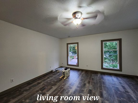 4th image of 424 College St