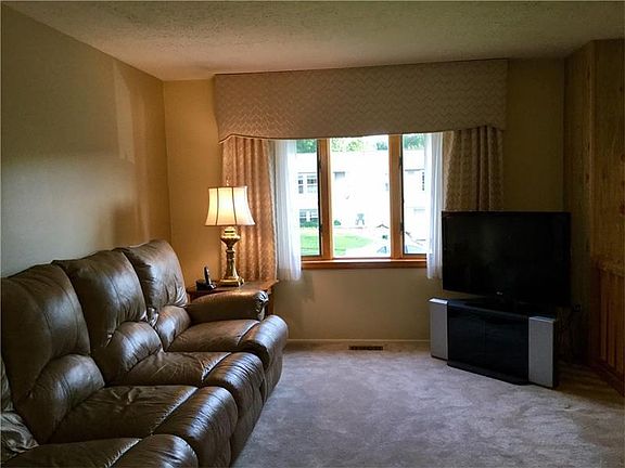 5th image of 11 Pembrooke Dr