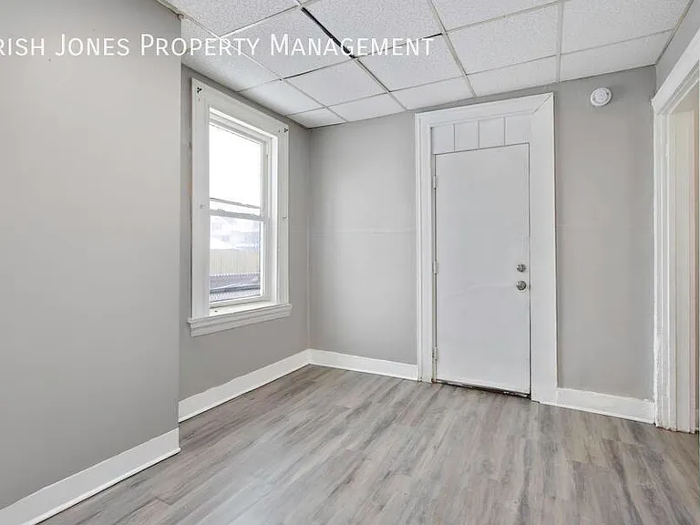 476 Niagara St #2 — Photo 3