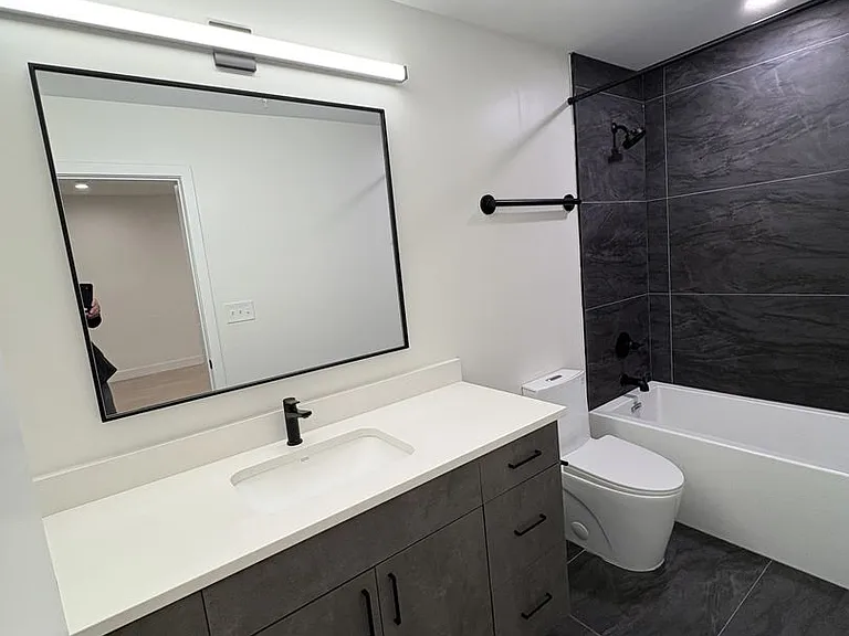 Modern and Sleek 611 S Fagley Street Apartments! — Photo 16