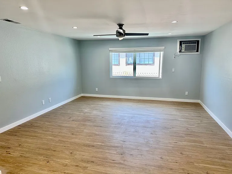 9721 Graham Street — Photo 8