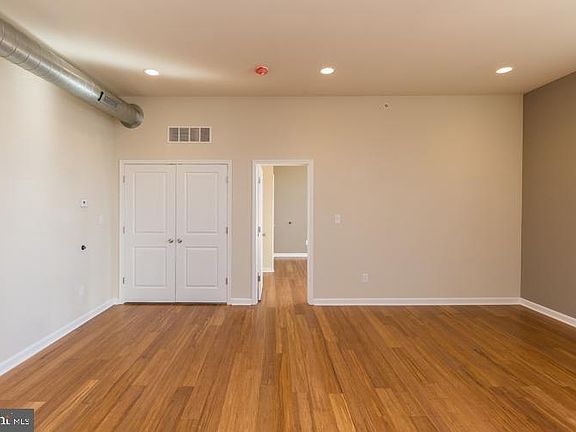5th image of 2418-20 Frankford Ave #7