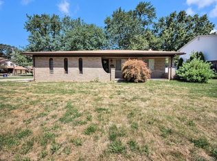 23411 Myrtle Dr, Clinton Township, MI 48036