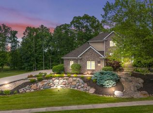 3306 Kellygreen Dr, Angola, IN 46703