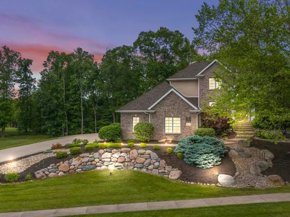 3306 Kellygreen Dr, Angola, IN 46703