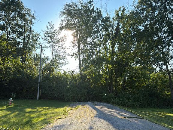 4th image of 16 Hill Park Dr