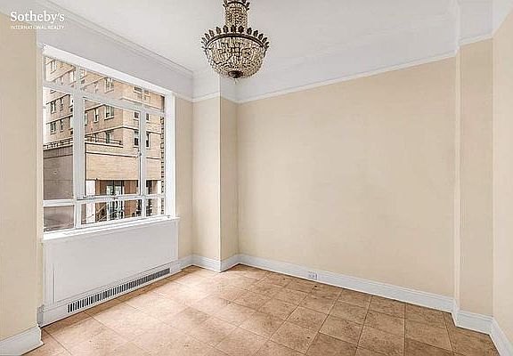 3rd image of 25 Central Park W APT 3X