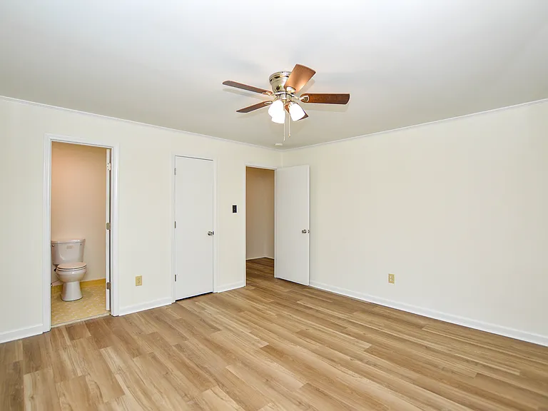 4075 Linda Dr — Photo 17