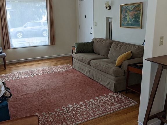 3rd image of 6200 Santa Cruz Ave