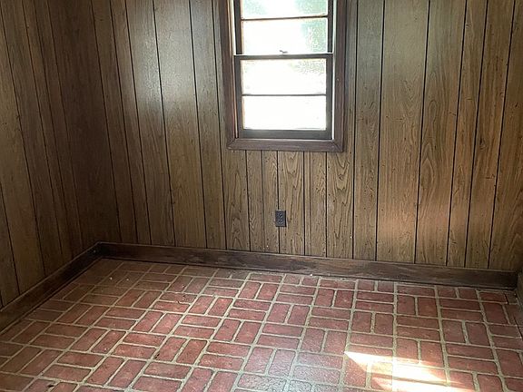 2nd image of 149 Eureka Ln