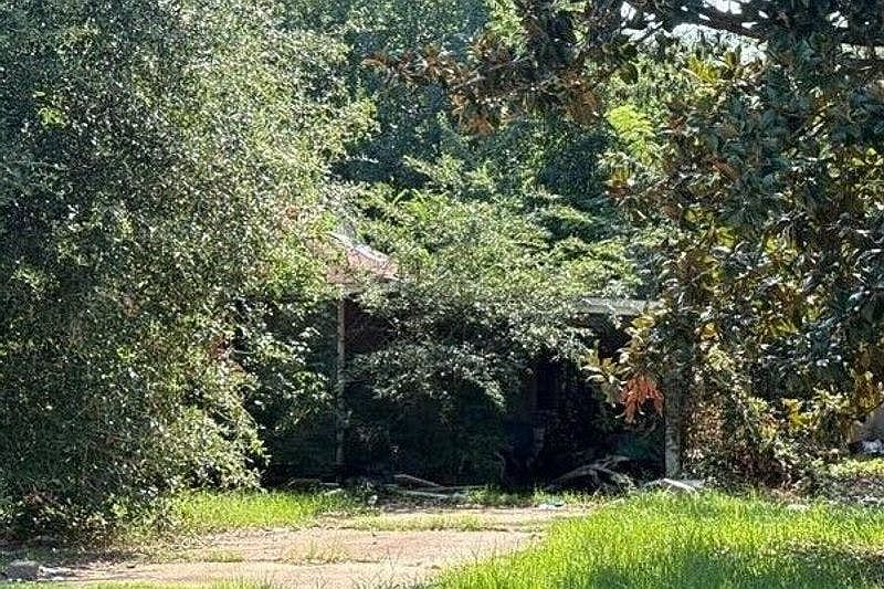 2nd image of 961 Pelham Dr