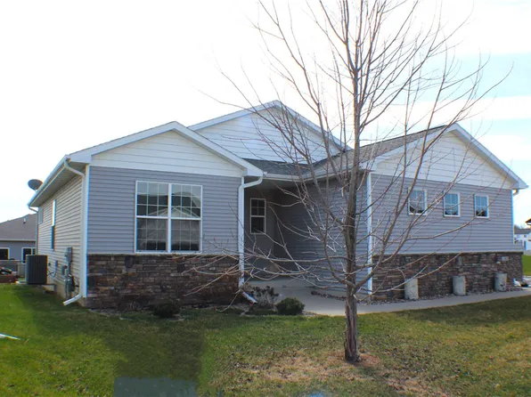 1000 Juniper Dr, Carlisle, IA 50047
