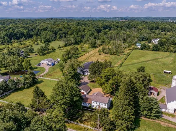 16970 Auburn Rd, Chagrin Falls, OH 44023