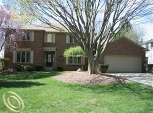 730 Stanford Cir, Rochester Hills, MI 48309