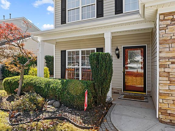 3rd image of 108 Plum Orchard Ct