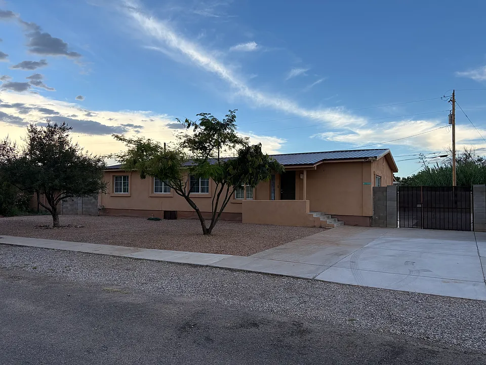 6034 E Mark Dr