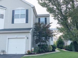 25 Bismark St, Tinton Falls, NJ 07712