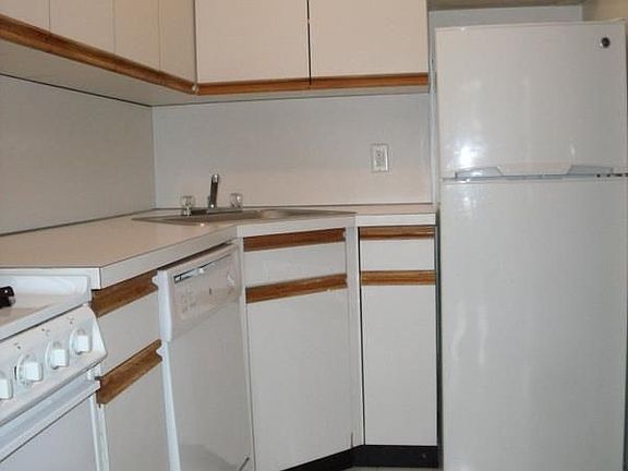 4th image of 43 W 76th St APT 4A