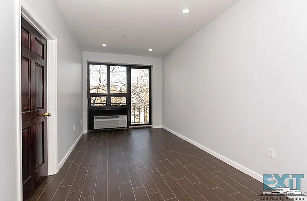 Rented by EXIT Realty Premium | media 23