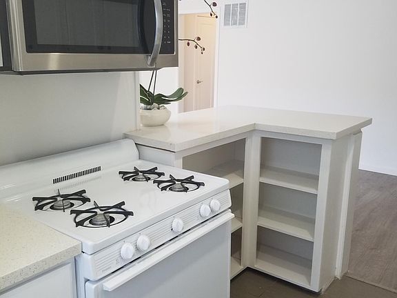 4th image of 11601 Gorham Ave #16