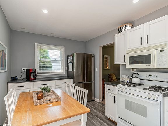 4th image of 281 Maplewood Dr