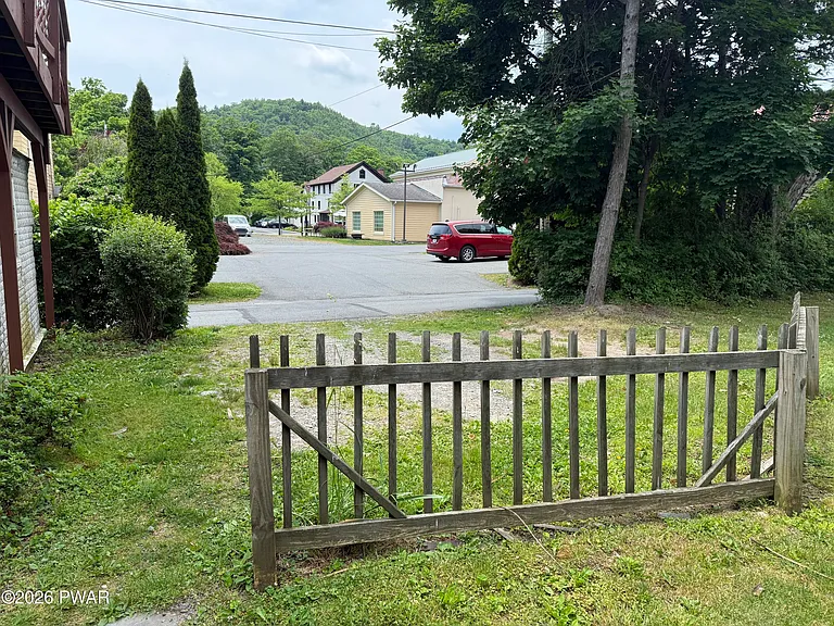 203 E Ann St #R — Photo 5