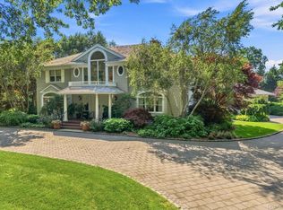 27 Cedar Ln, Remsenburg, NY 11960