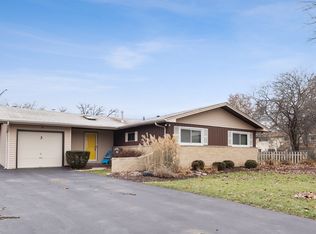 3 Treebark Ct, Schaumburg, IL 60193