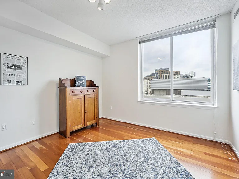 930 Wayne Ave #1205 — Photo 25