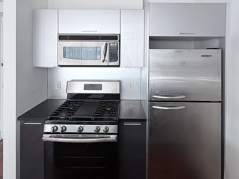 350 W 42nd St #10I — Photo 12