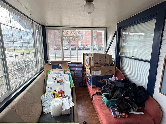 4th image of 411 S Wardwell Ave