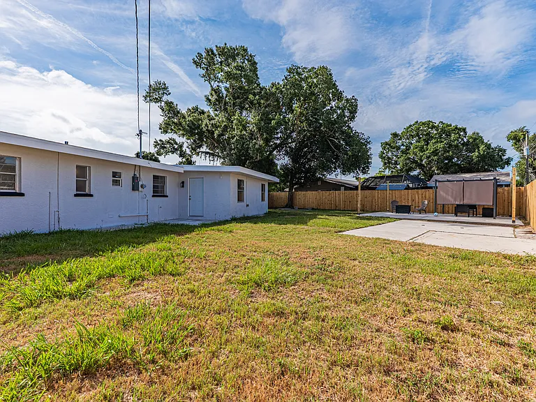 1811 Rhoades Ter — Photo 21