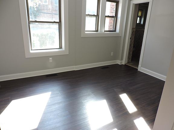 4th image of 14 N Broadway #589
