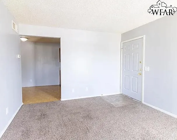 1 bed, 1.0 bath, 695 sqft, $795 — Photo 2
