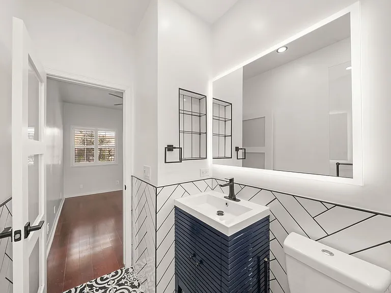 1145 Roswell Ave #203 — Photo 11