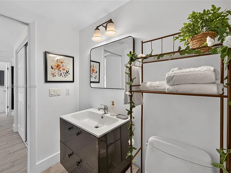 811 Jefferson Ave #204 — Photo 18