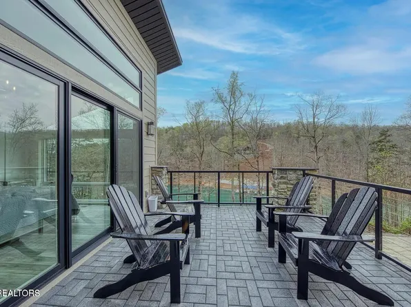 318 Carp Ln, La Follette, TN 37766