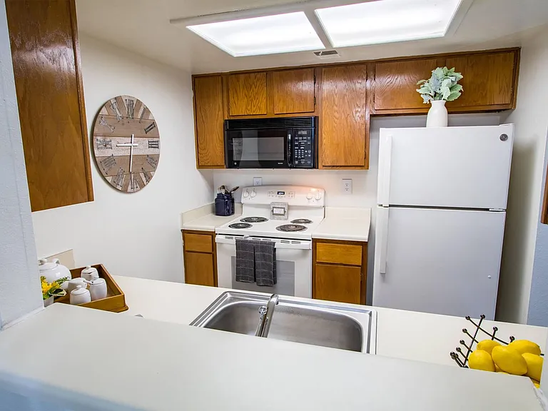 ONE MONTH FREE! APPLY FREE! VIRTUAL TOURS! — Photo 26