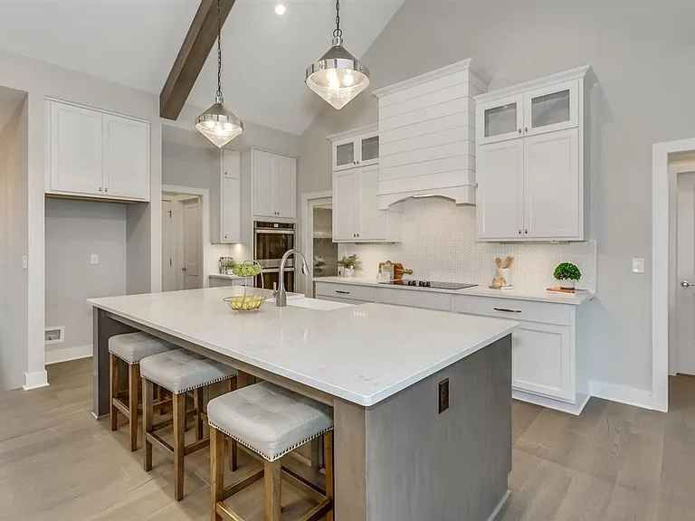 2418 N Bluestone St — Photo 8