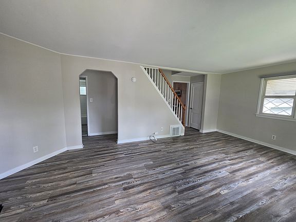 5th image of 27 Koehler Dr