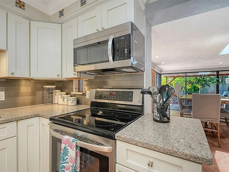 1127 S Osprey Ave — Photo 19