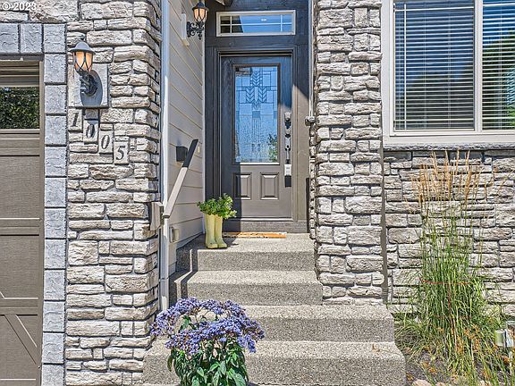 3rd image of 1005 W Bamboo St