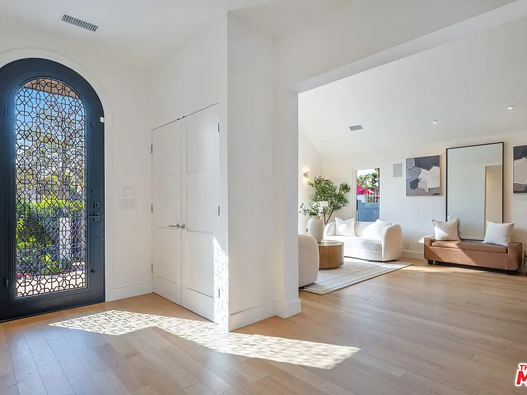 1222 S Genesee Ave — Photo 12