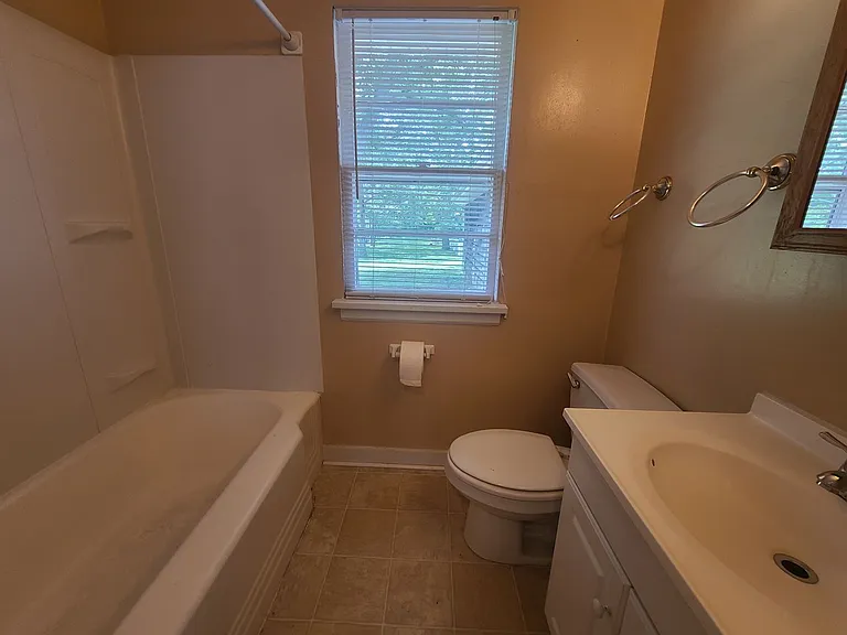 1509 N Main St — Photo 9